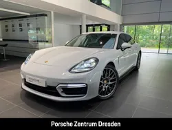 Carraraweißmetallic (metallic) Gebraucht 2023 Porsche Panamera Limousine | 112.900 €