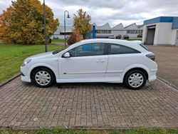 Weiß Gebraucht 2009 Opel Astra GTC OPC Coupé | 1.550 €