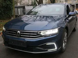 Aquamarinblau metallic Gebraucht 2022 VW Passat GTE Kombi | 25.999 € (Guter Preis)