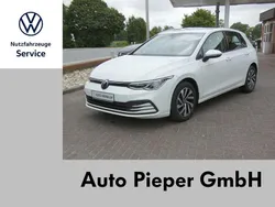 Purewhite (weiß) Gebraucht 2022 VW Golf VIII Life Limousine | 19.249 € (Fairer Preis)