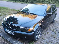 Schwarz Gebraucht 2003 BMW 320 Kombi | 2.000 € (Etwas zu teuer)