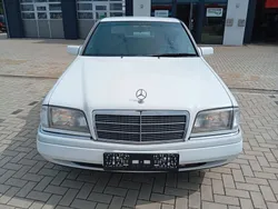 Weiß Gebraucht 1994 Mercedes C220 Limousine | 5.500 €