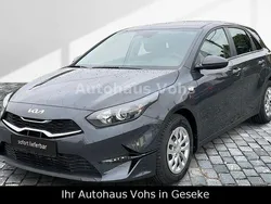 Grau Neu 2025 Kia Ceed Best Limousine | 22.970 € (Etwas zu teuer)