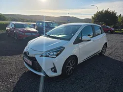 Weiß Gebraucht 2019 Toyota Yaris Club Limousine | 10.990 € (Superpreis)