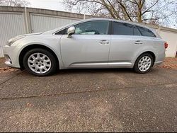 Silber Gebraucht 2012 Toyota Avensis T2 Kombi | 10.000 € (Etwas zu teuer)