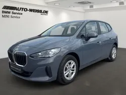 Sparkling kupfergrau metallic (grau) Gebraucht 2023 BMW 218 Active Tourer Van / Kleinbus | 28.700 € (Fairer Preis)