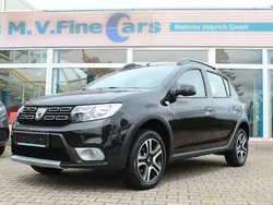 Schwarz Gebraucht 2018 Dacia Sandero Celebration Kleinwagen | 9.800 € (Fairer Preis)