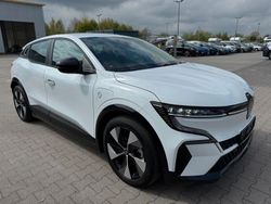 Weiß Gebraucht 2022 Renault Mégane Equilibre Limousine | 18.990 € (Fairer Preis)