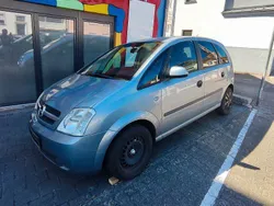 Grau Gebraucht 2004 Opel Meriva Van / Kleinbus | 2.500 € (Fairer Preis)