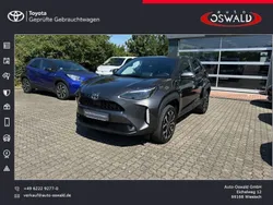 Grau Gebraucht 2024 Toyota Yaris Cross Team SUV | 26.990 € (Fairer Preis)