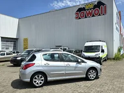 Silber Gebraucht 2013 Peugeot 308 Limousine | 2.750 €