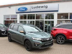 Grün Gebraucht 2024 Dacia Jogger Extreme Limousine | 21.490 € (Etwas zu teuer)