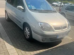 Silber Gebraucht 2002 Renault Scénic Van / Kleinbus | 950 €