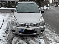 Grau Gebraucht 2005 Toyota Yaris Verso Van / Kleinbus | 4.970 €