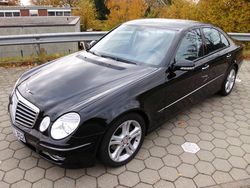 Schwarz metallic Gebraucht 2009 Mercedes E200 Avantgarde Limousine | 21.980 €