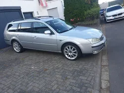 Silber Gebraucht 2004 Ford Mondeo Kombi | 1.900 €