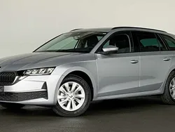 Silber / brillantsilber Neu 2024 Skoda Octavia Selection Kombi | 31.970 € (Guter Preis)