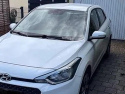 Weiß Gebraucht 2015 Hyundai i20 Limousine | 8.250 € (Fairer Preis)