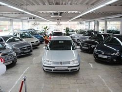 Grau Gebraucht 2000 VW Golf Limousine | 3.990 € (Teuer)