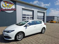 Super white 2 Gebraucht 2018 Toyota Auris Comfort Kleinwagen | 10.650 € (Guter Preis)