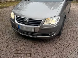 Grau Gebraucht 2007 VW Touran Van / Kleinbus | 2.900 € (Fairer Preis)
