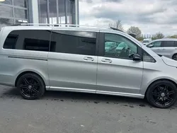 Mercedes V220