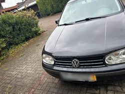 Schwarz Gebraucht 2003 VW Golf IV Limousine | 600 €