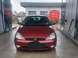Rot Gebraucht 2004 Ford Focus Kombi | 250 € (Superpreis)