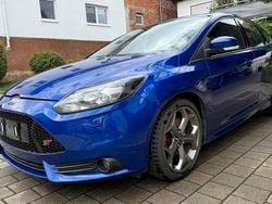 Blau Gebraucht 2014 Ford Focus ST Limousine | 9.999 € (Fairer Preis)