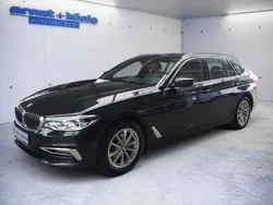 Saphirschwarz metallic Gebraucht 2019 BMW 520 Luxury Line Kombi | 27.480 € (Fairer Preis)
