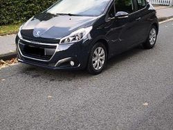 Grau Gebraucht 2017 Peugeot 208 Active Kleinwagen | 7.400 € (Fairer Preis)