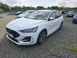 Weiß Gebraucht 2025 Ford Focus ST-Line Limousine | 33.890 €