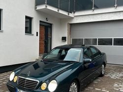 Andere farben Gebraucht 2000 Mercedes E270 Avantgarde Limousine | 8.250 € (Teuer)
