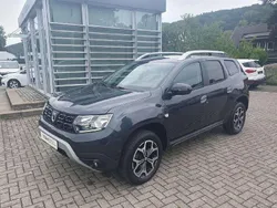 Grau "comete" Gebraucht 2021 Dacia Duster Celebration SUV | 16.995 € (Fairer Preis)
