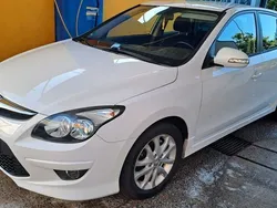 Weiß Gebraucht 2011 Hyundai i30 Classic Limousine | 4.950 € (Fairer Preis)