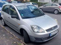 Silber Gebraucht 2005 Ford Fiesta Kleinwagen | 999 €