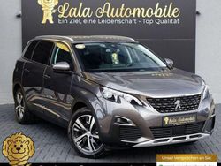 Grau Gebraucht 2017 Peugeot 5008 Allure Van / Kleinbus | 16.980 € (Etwas zu teuer)