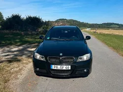 Schwarz Gebraucht 2010 BMW 330 Kombi | 10.000 €