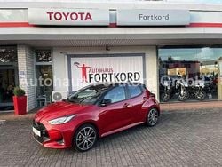 Rot Gebraucht 2024 Toyota Yaris Hybrid Sport Limousine | 28.980 € (Fairer Preis)