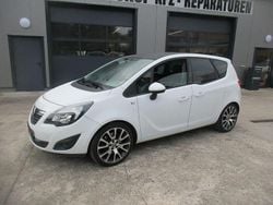 Weiß Gebraucht 2012 Opel Meriva Color Edition Van / Kleinbus | 4.990 € (Fairer Preis)