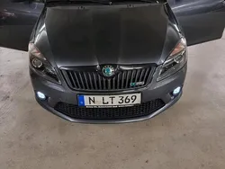 Grau Gebraucht 2011 Skoda Fabia Limousine | 6.350 € (Fairer Preis)