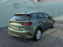 Grün Gebraucht 2023 Kia Ceed Vision Kleinwagen | 21.399 € (Fairer Preis)