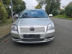 Grau Gebraucht 2006 Toyota Avensis Kombi | 2.999 € (Fairer Preis)