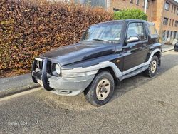 Schwarz Gebraucht 2001 Chevrolet Korando SUV | 2.750 €