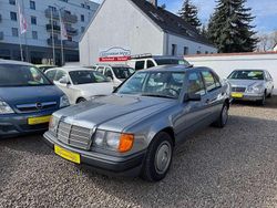 Grau Gebraucht 1988 Mercedes E230 Limousine | 8.490 €