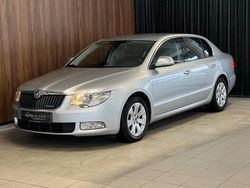 Silber Gebraucht 2013 Skoda Superb GreenLine Limousine | 8.490 € (Fairer Preis)