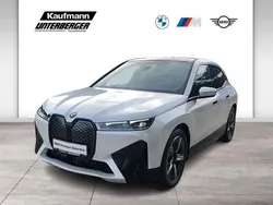 Mineralweiss metallic (metallic) Gebraucht 2023 BMW iX Sport Line SUV | 72.828 €