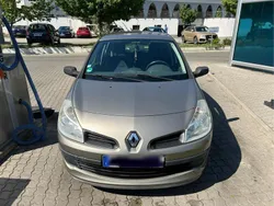 Braun Gebraucht 2009 Renault Clio II Authentique Limousine | 2.897 € (Etwas zu teuer)