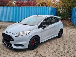 Grau Gebraucht 2017 Ford Fiesta ST200 Kleinwagen | 11.999 € (Guter Preis)