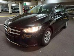 Nachtschwarz Gebraucht 2022 Mercedes B200 Van / Kleinbus | 16.500 €